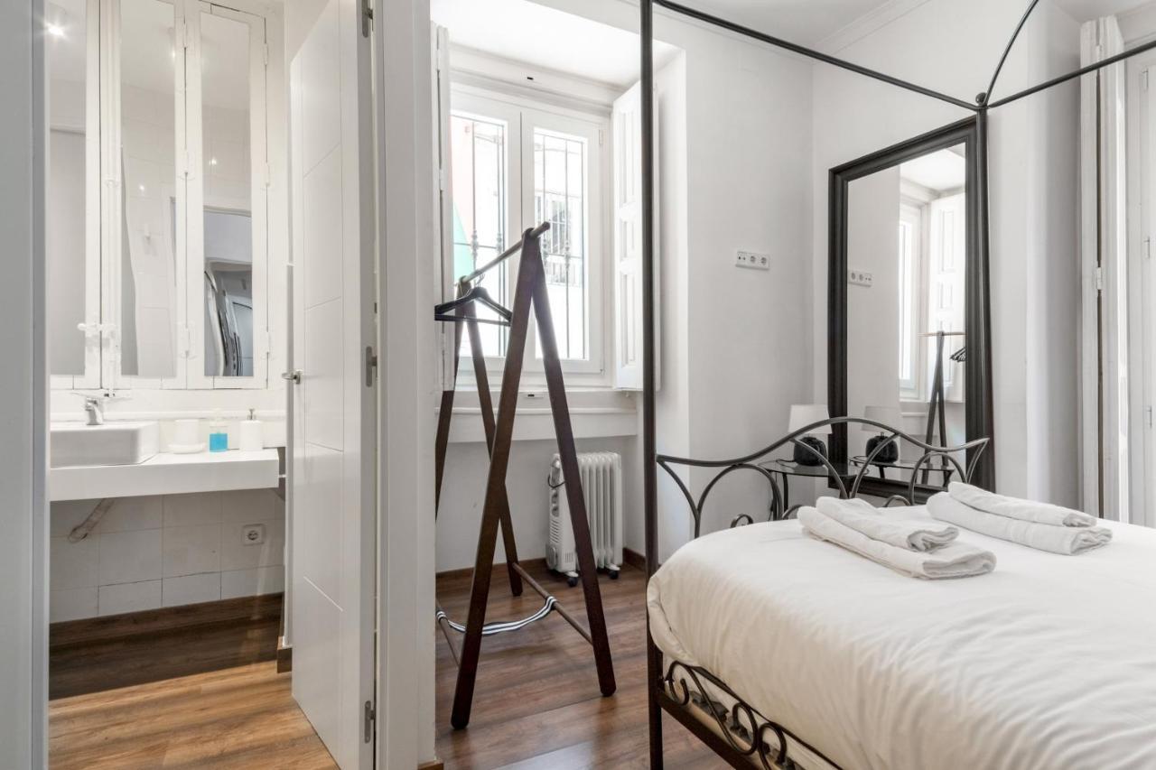2 Bedrooms 2 Bathrooms Furnished - Malasana - Bright Stylish - Mintystay Madrid Buitenkant foto