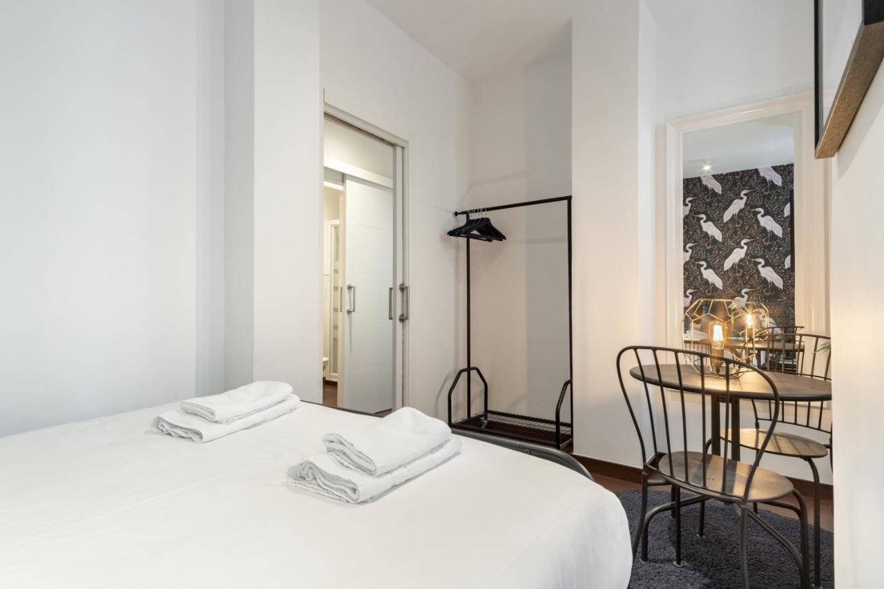 2 Bedrooms 2 Bathrooms Furnished - Malasana - Bright Stylish - Mintystay Madrid Buitenkant foto