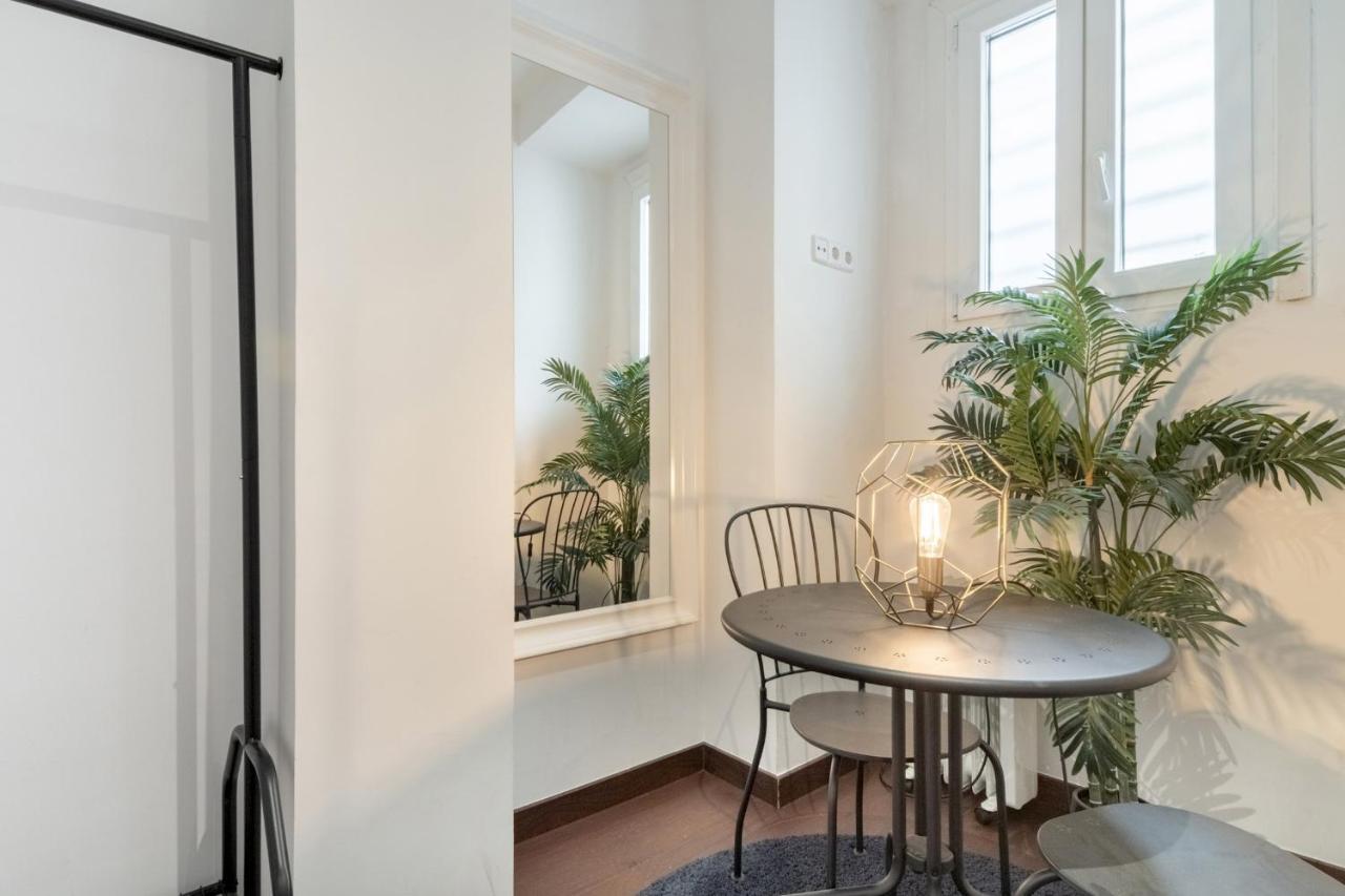 2 Bedrooms 2 Bathrooms Furnished - Malasana - Bright Stylish - Mintystay Madrid Buitenkant foto