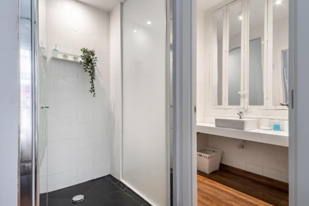 2 Bedrooms 2 Bathrooms Furnished - Malasana - Bright Stylish - Mintystay Madrid Buitenkant foto