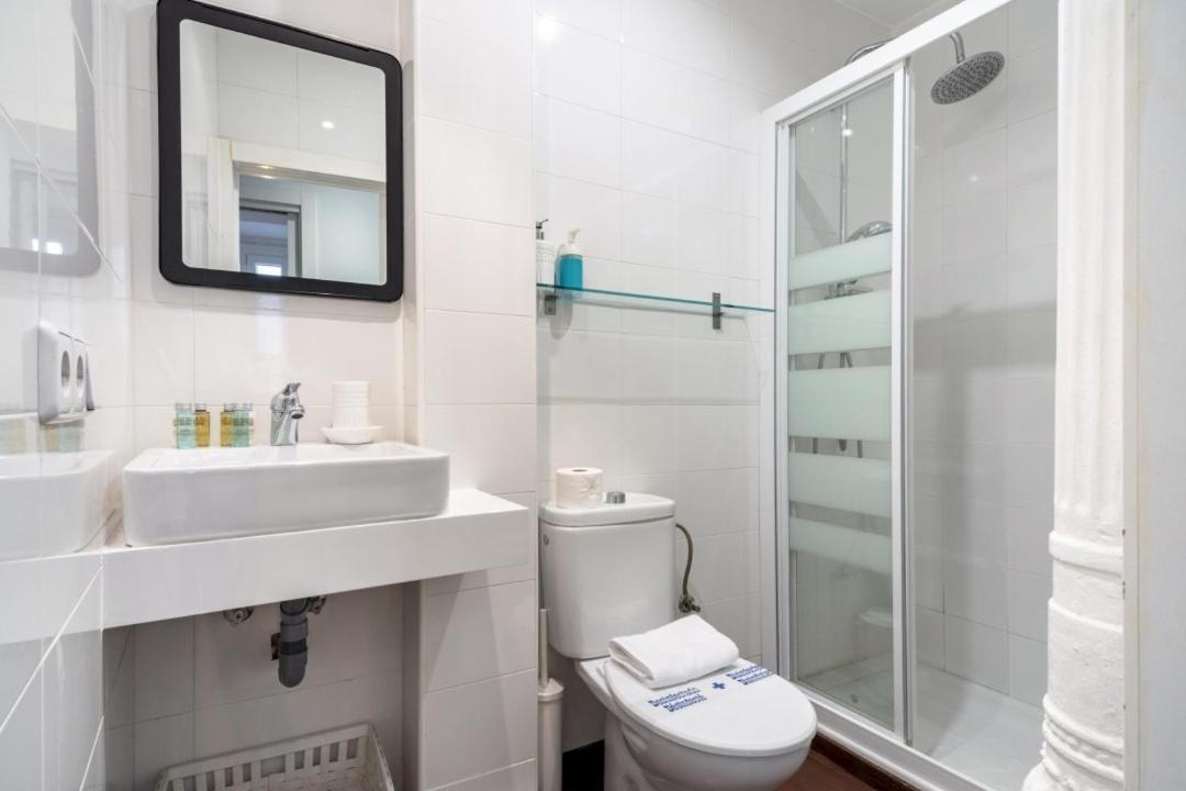 2 Bedrooms 2 Bathrooms Furnished - Malasana - Bright Stylish - Mintystay Madrid Buitenkant foto
