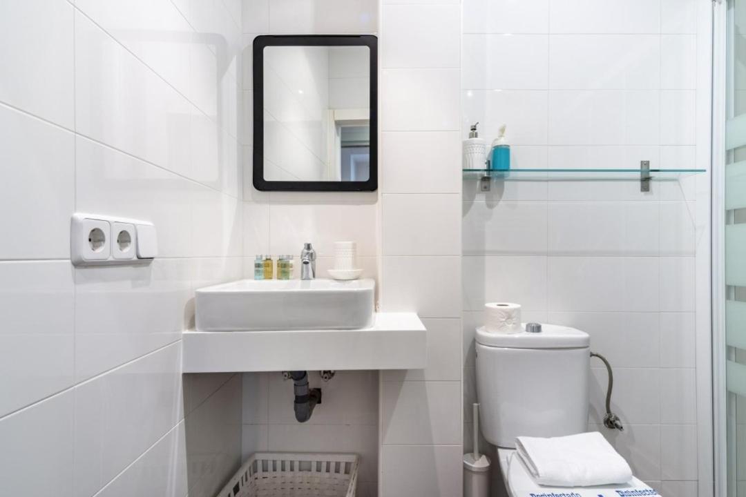 2 Bedrooms 2 Bathrooms Furnished - Malasana - Bright Stylish - Mintystay Madrid Buitenkant foto